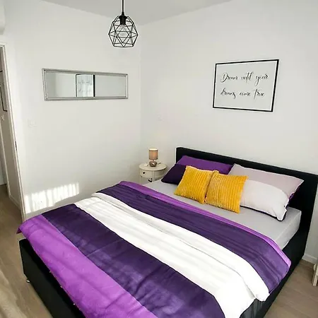 Sweet Daisy With Parking Appartement