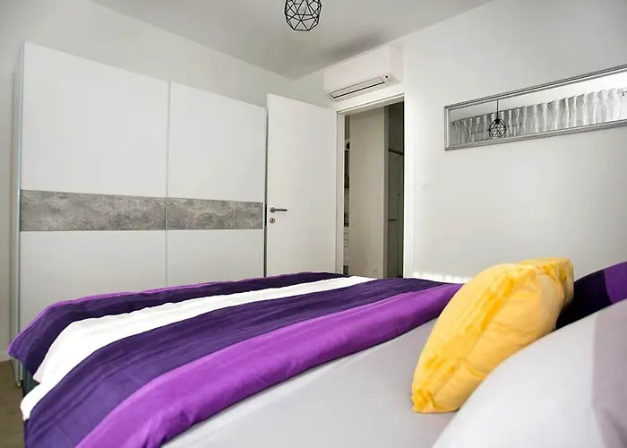 Sweet Daisy With Parking