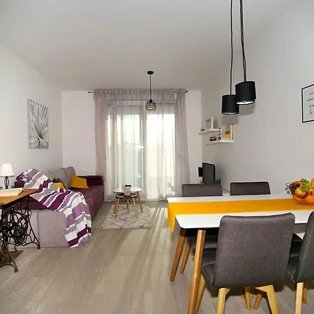 Apartman Sweet Daisy With Parking